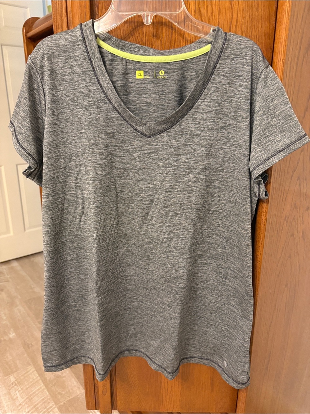 Xersion Heather Gray V-Neck Short Sleeve Tee